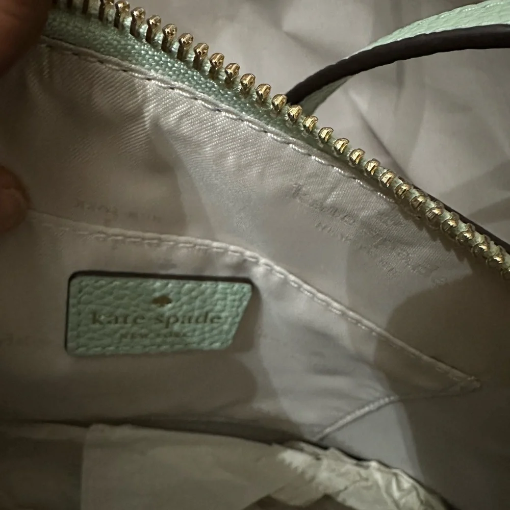 NWT Kate Spade Hanna crossbody
Has adjustable strap
Pebbled leather
mint green - Picture 4 of 7